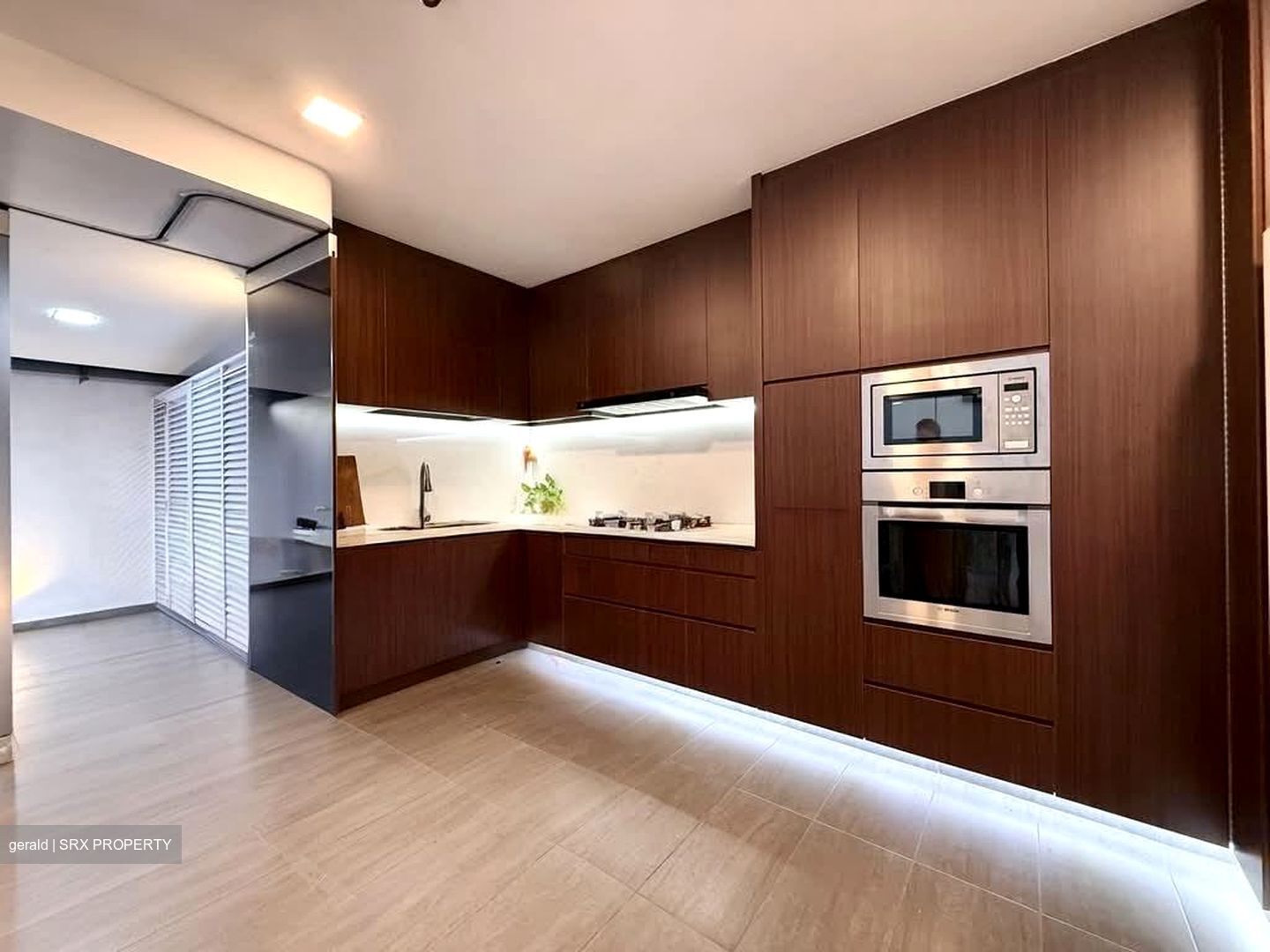 Straits Gardens (D27), Terrace #572297111